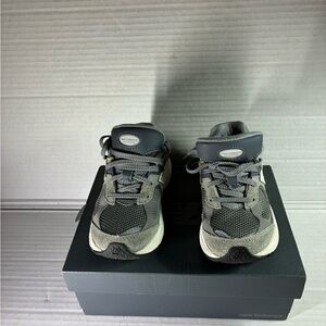 New Balance Kids Black and Gray Sneakers USED ( with original box)